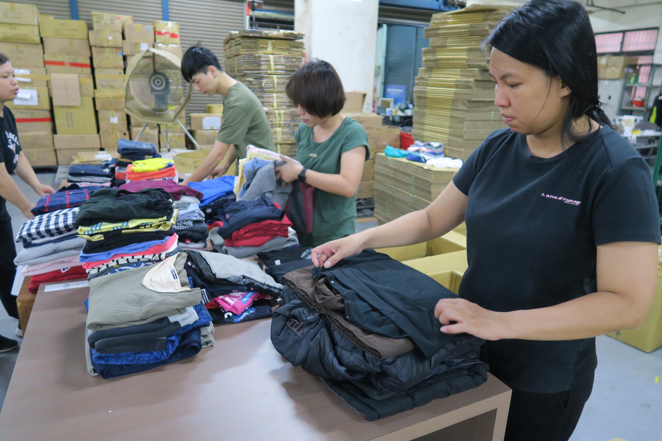 舊衣捐助計畫-公司志工-協助回收分類