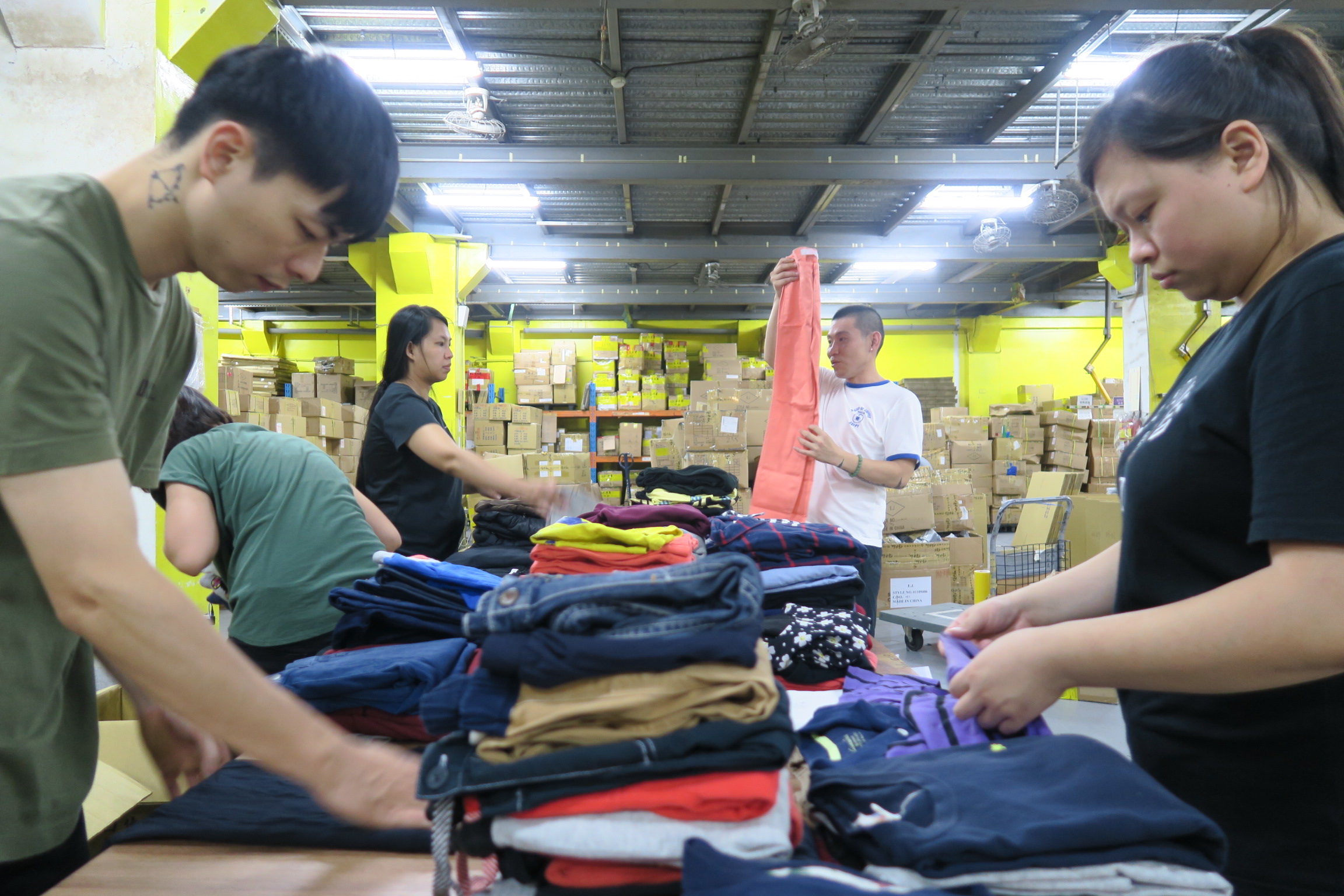 舊衣捐助計畫-公司志工-協助回收分類
